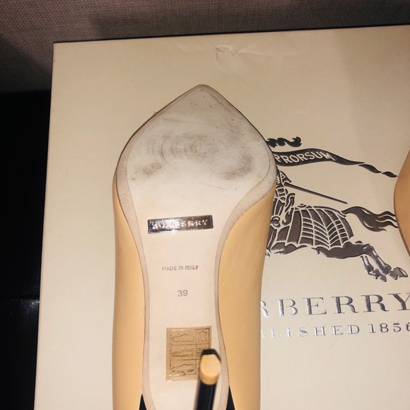 Burberry Heels! - Picture 2 of 4